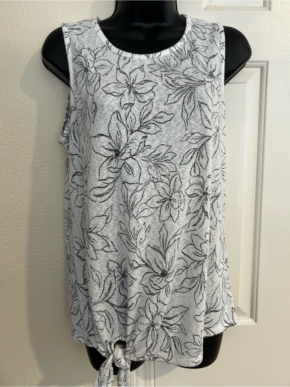 Floral Tie-Hem Sleeveless Tank Top in White